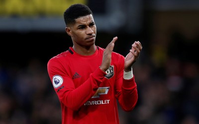 南亚体育热评-NBA猛龙队吉祥物被球迷殴打