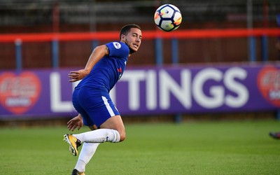 南亚体育热评-三笘绯训练中加练任意球