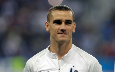 南亚体育快讯-埃德森扑救后拍打门柱庆幸